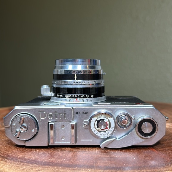 PETRI 1.9 Color Corrected Super Camera w/ Aux Lens Set & Original Case - Working - Picture 8 of 16